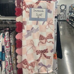 Pink Checkered Bow Plush Throw Blanket